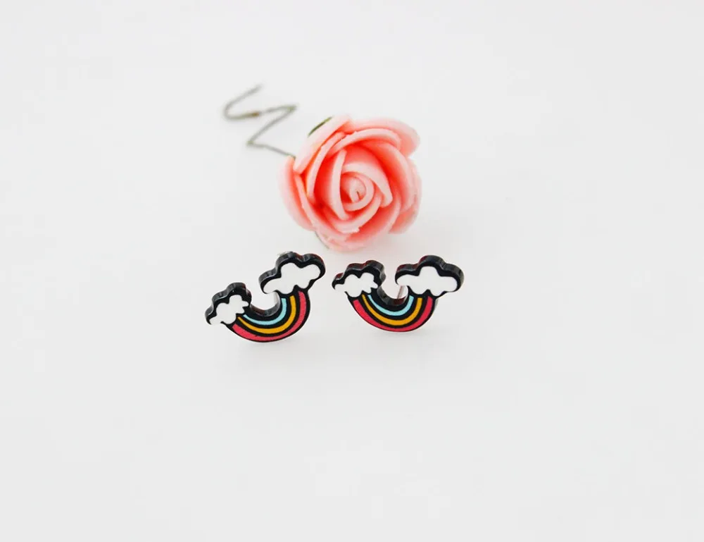 Яркие серьги-гвоздики с героями мультфильмов дешевые аксессуары для девочек