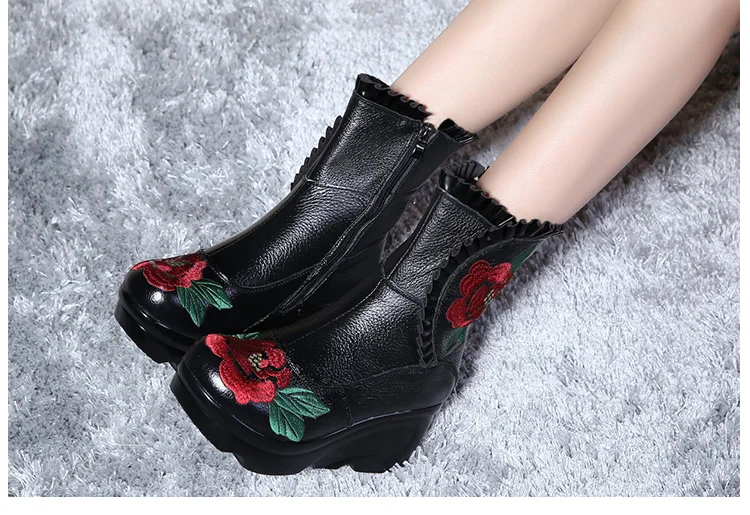 GKTINOO/модные женские зимние сапоги из натуральной кожи с вышивкой; винтажные Нескользящие сапоги ручной работы; женская обувь на танкетке
