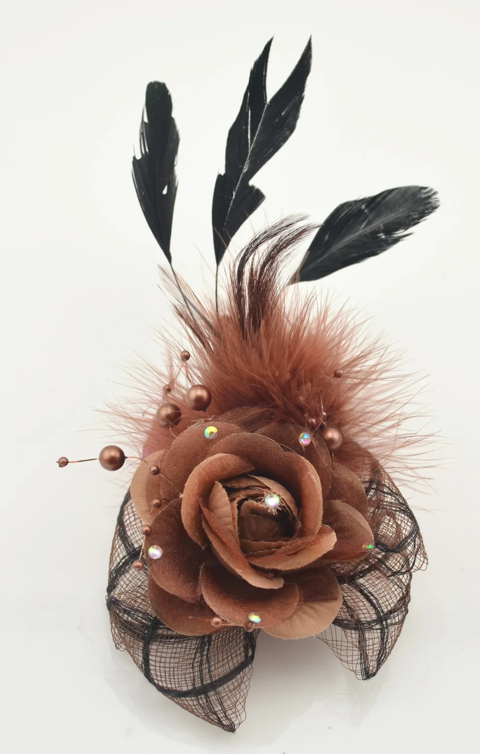 5Color Flower Feather Hair Clip Fascinator Party Headdress Dotted Mesh Accent Cocktail Accessoies on переводится как:Гламурный ободок на волосы с пятью цветами и перьями для вечеринок с украшением из точечной сетки и акцентами из пунктирной сетки в виде ц