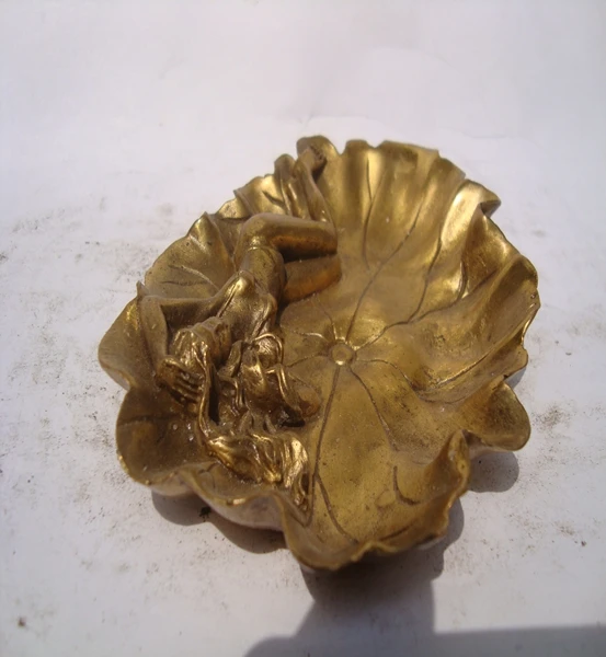 The price of a large copper ashtray is beautiful lotus leaf dual-purpose craft ornaments |