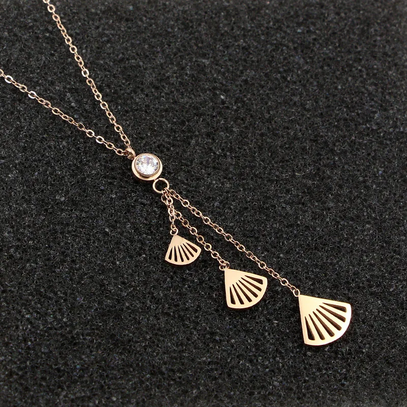 

YUN RUO 2018 New Arrival Rose Gold Color Fan Shape Pendant Necklace Fashion Titanium Steel Woman Jewelry Prevent Fade & Allergic