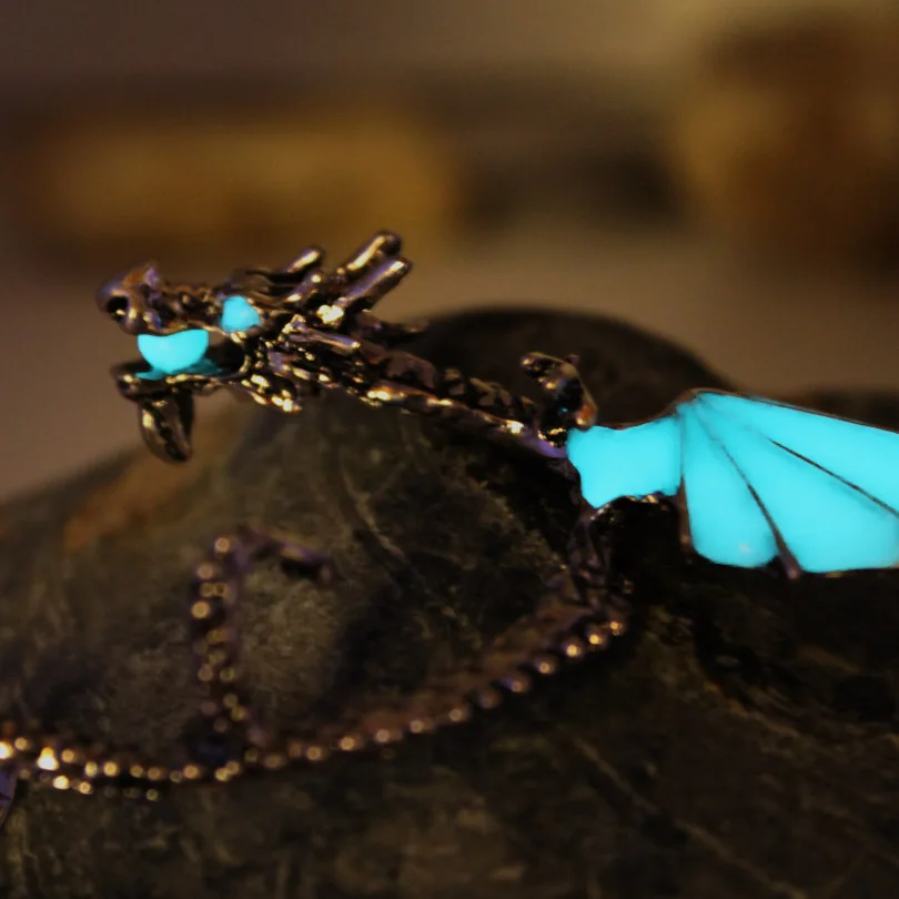 Сережки клипсы в виде дракона светится темноте|cuff clip|glow in the dark shapesglow embroidery thread |