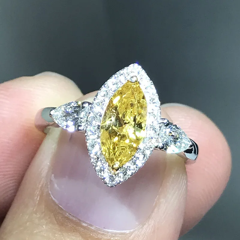 Кольцо с бриллиантом 18K 750Au цвет золото желтый Муассанит D национальным