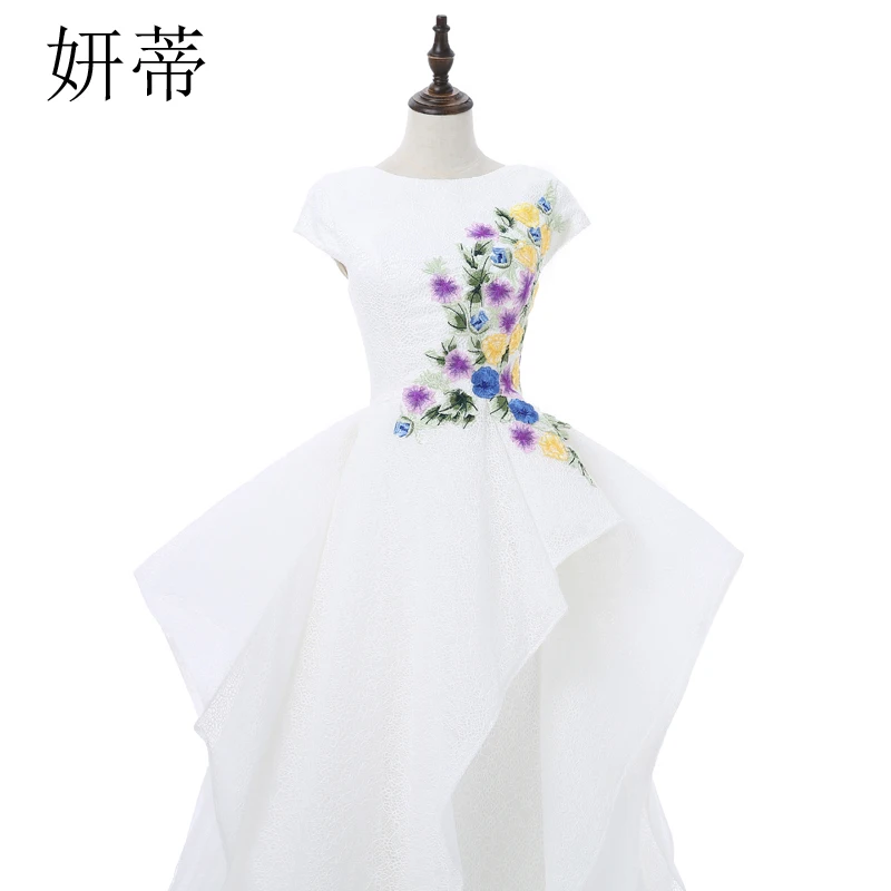 Очаровательное кружевное ТРАПЕЦИЕВИДНОЕ ПЛАТЬЕ с аппликацией и коротким