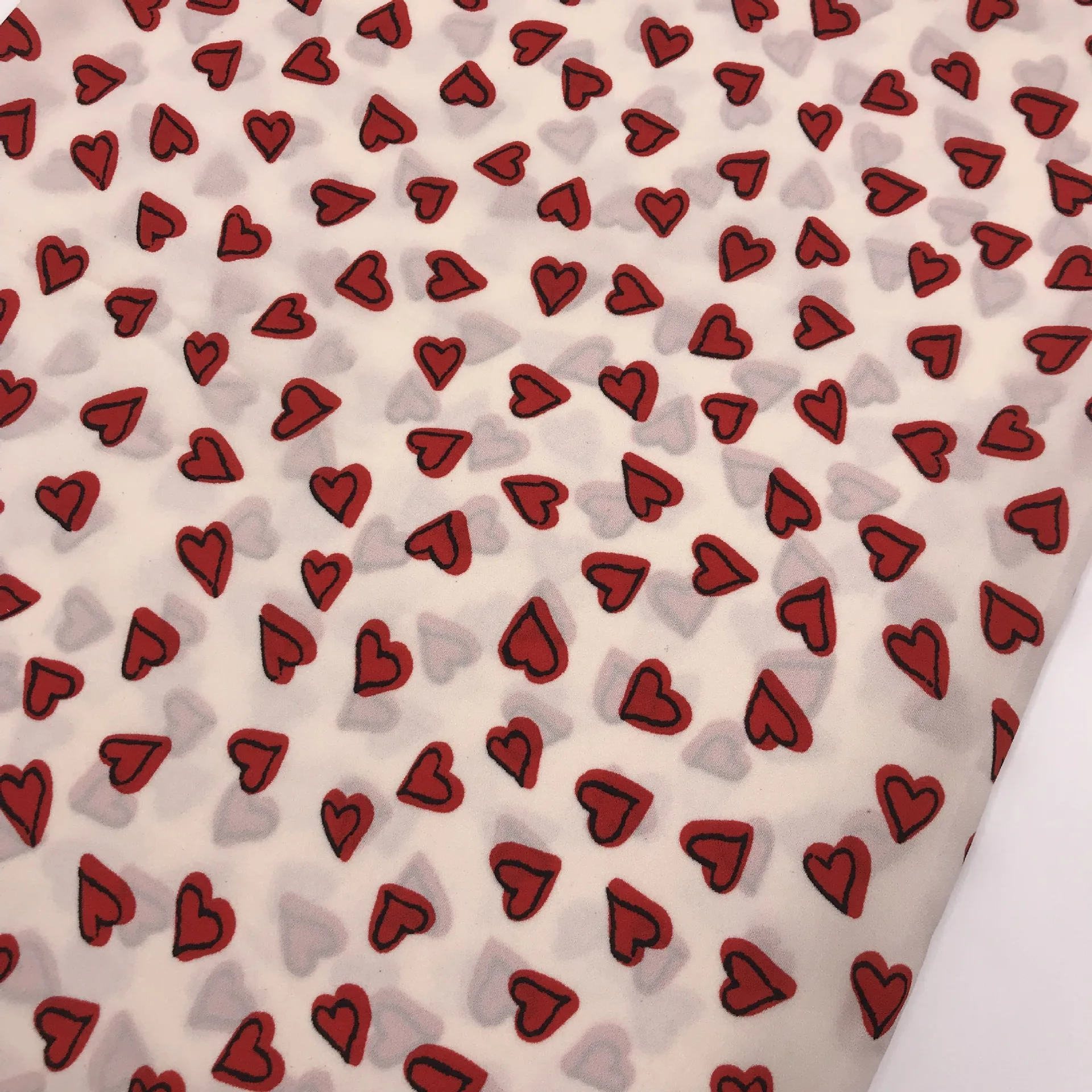 Шифоновое платье рубашка с цветочным принтом в виде сердечек и бриллиантов из