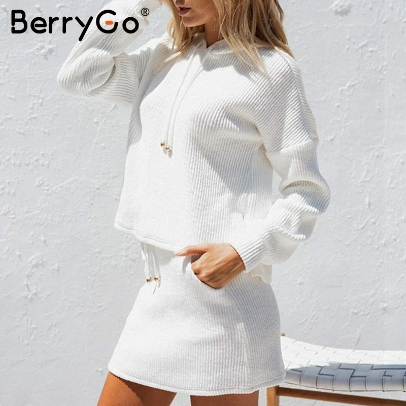 Женское Хлопковое платье свитшот BerryGo белое трикотажное большого размера со