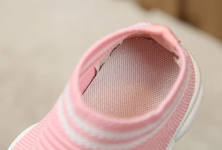 Детские tenis infantil; детская обувь для девочек и мальчиков; кроссовки из мягкой резины; Спортивные Повседневные кроссовки для детей; лоферы; детская обувь для малышей