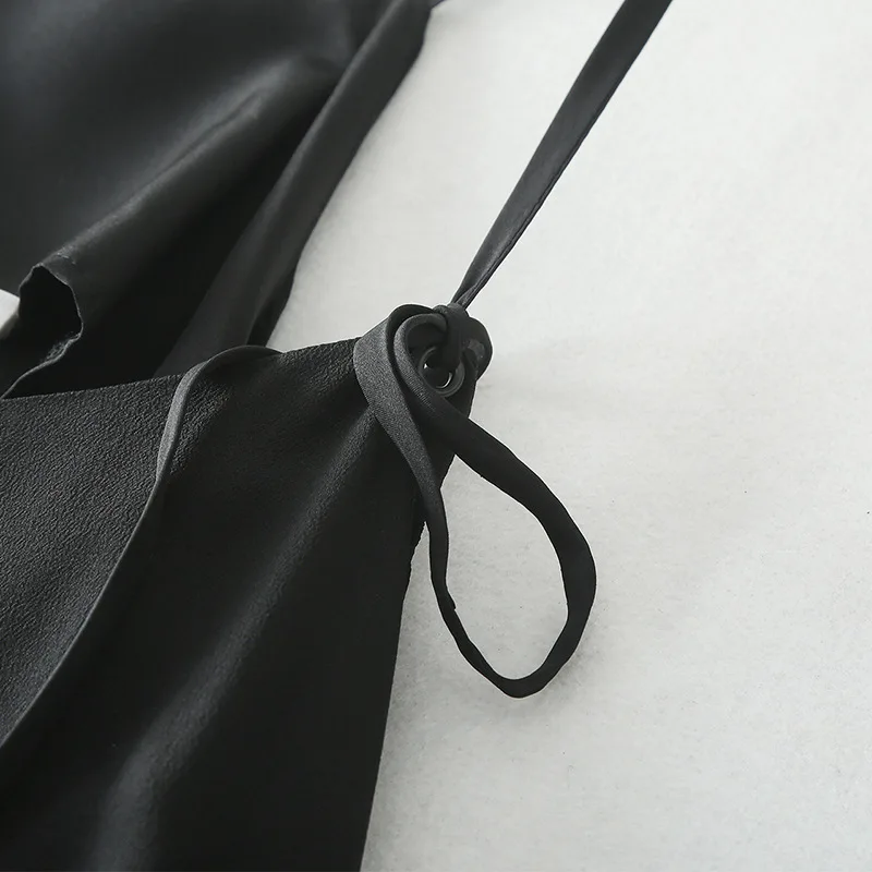 Женское шелковое платье на бретельках Черное длинное без рукавов с