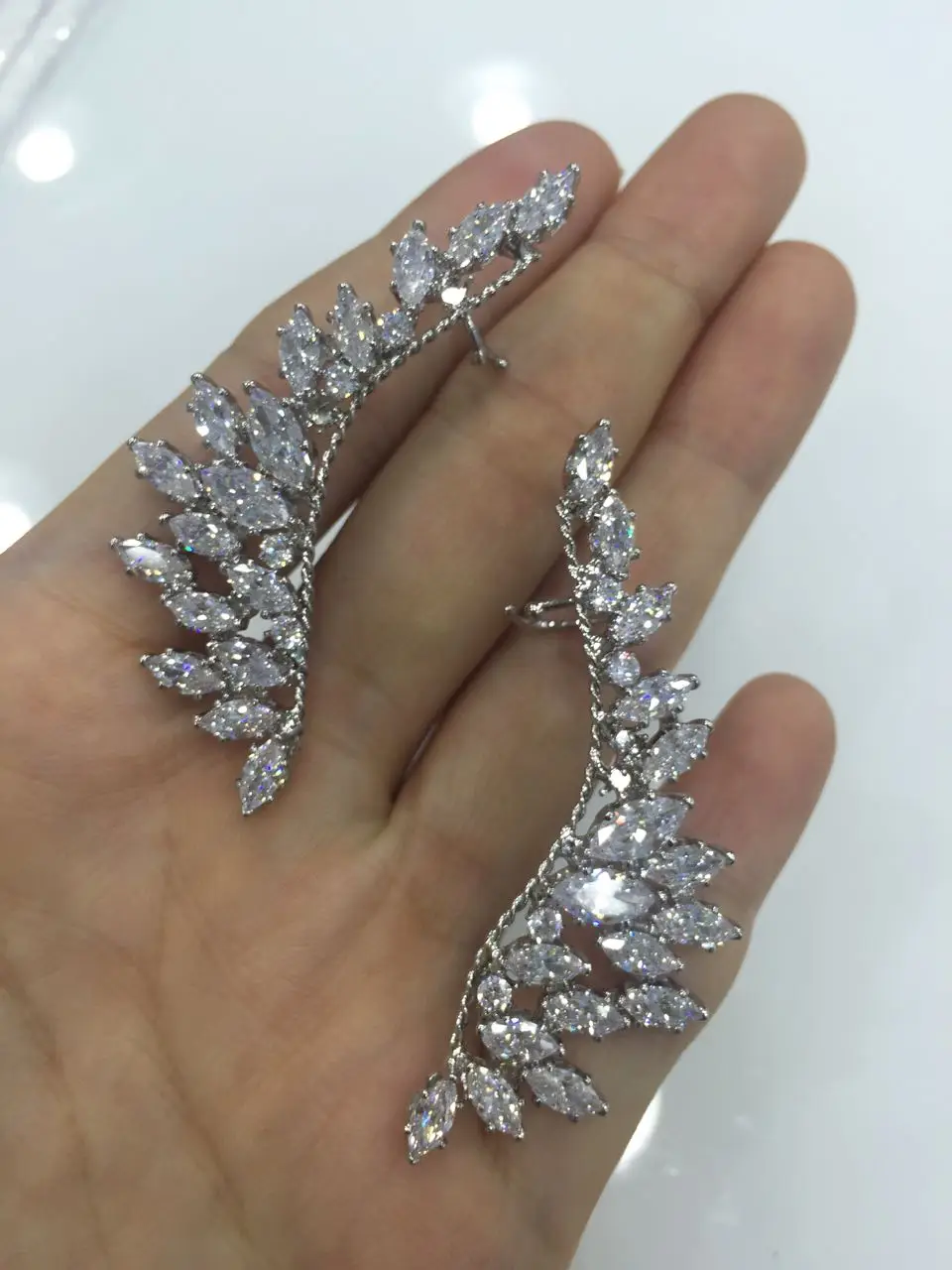 Модные квадратные циркониевый зажим AAA для ушей серьги-гвоздики с перьями куртки