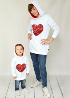 Белый Brand New Family Matching Clothes Women Baby Kids Girls Hoodies Sweatshirts Long Sleeves Heart-Shaped Sequin Hooded Sweater - Цвет: Белый