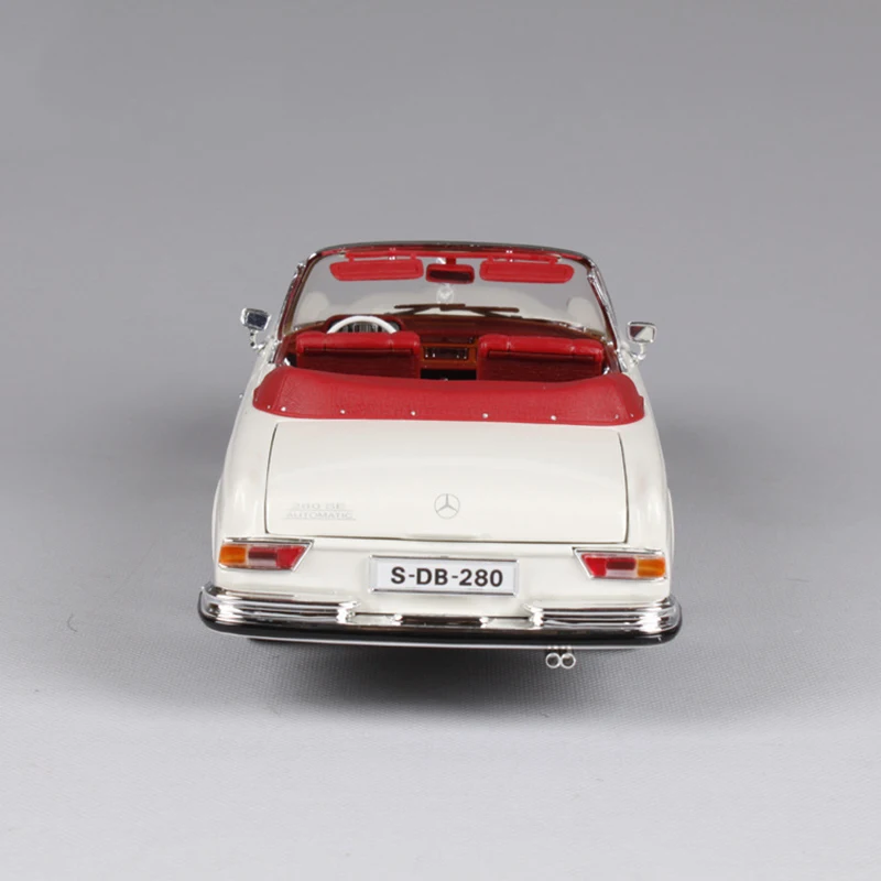 Литая машинка 1:18 1967 280SE W111 Coupe белая классическая Металлическая из сплава