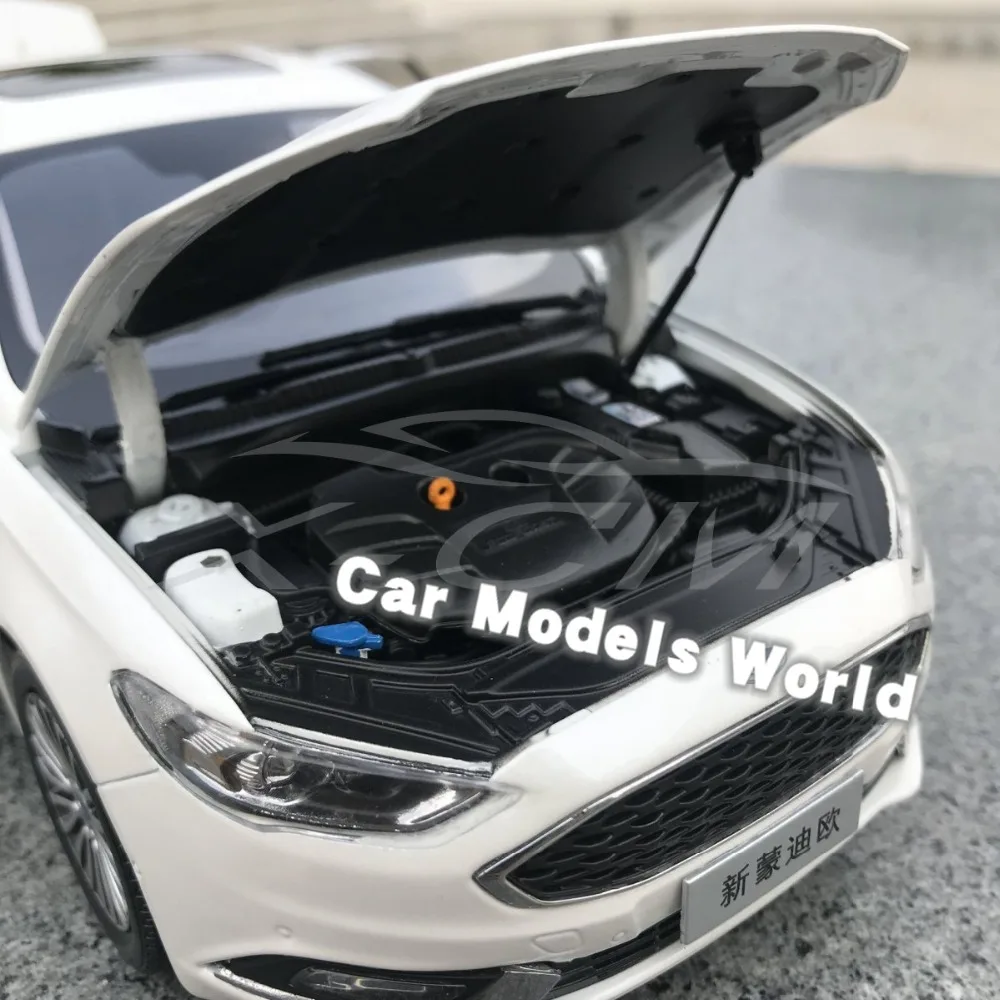 Литая под давлением модель автомобиля для New Mondeo 2017 1:18 (белый) + маленький подарок!|