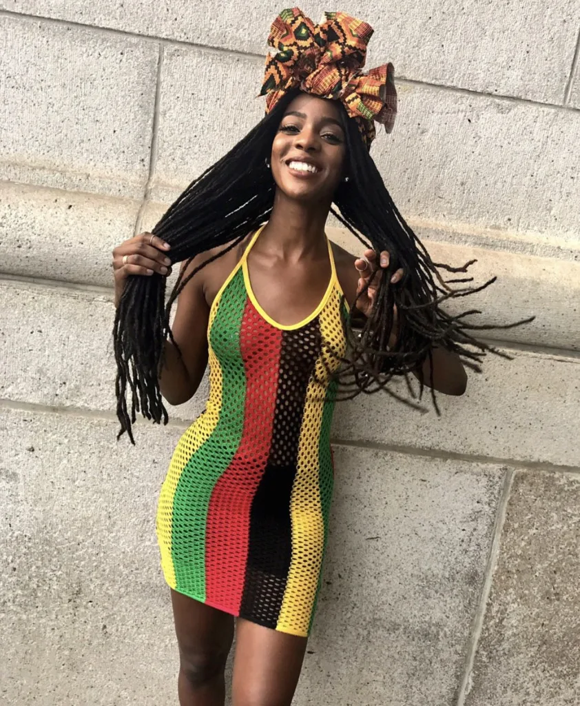 Женское платье с сеткой в виде рыбы летнее облегающее короткое лямкой на шее