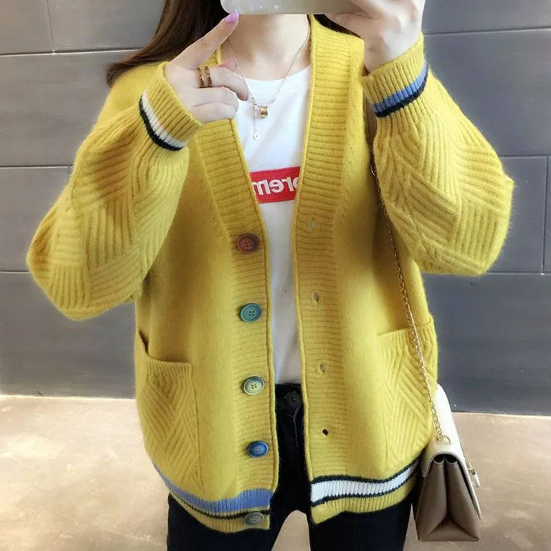 Женский трикотажный кардиган на пуговицах с длинным рукавом и V-образным вырезом