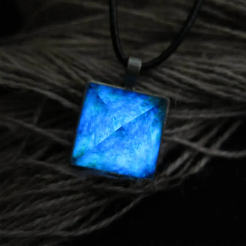 12 шт./лот Светящийся Кристалл светящийся в темноте кулон пирамида Космическая