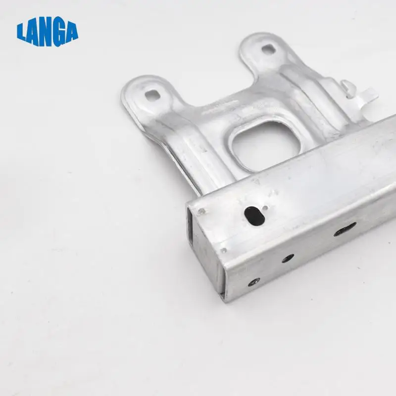 Деформационный элемент для переднего и бампера BMW F22 F30 F31 OEM: 51117266194 справа |
