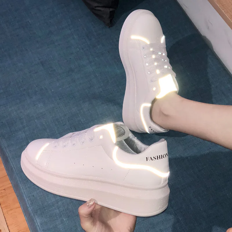 Новинка весны 2019 однотонная обувь на платформе с круглым носком удобная