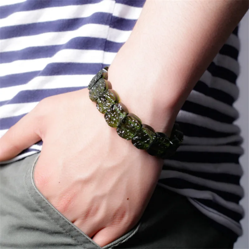 Естественный Moldavite зеленый аэролиты Чешский метеоритов с украшением в виде