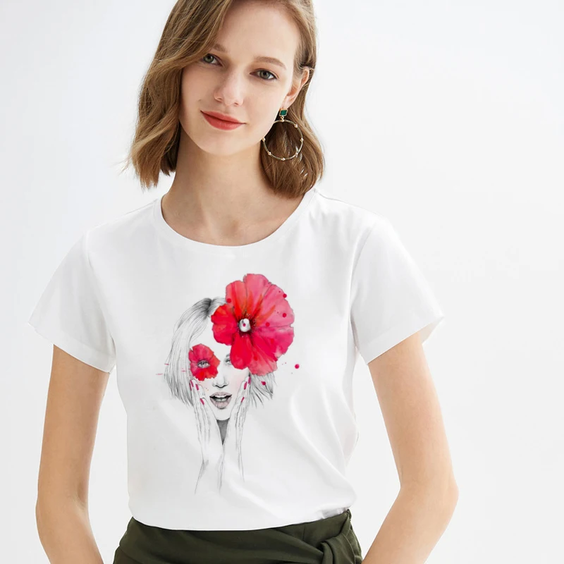 Женская футболка с короткими рукавами белая круглым вырезом и принтом букв в