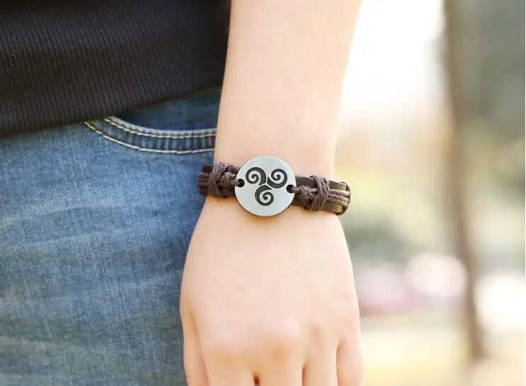 Кожаные браслеты Teen Wolf Triskele ювелирные изделия из фильма Pulseras Прямая поставка