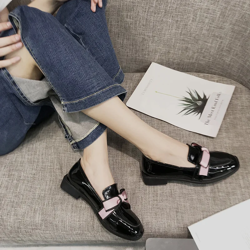 Женская Весенняя обувь лоферы с бантом для девочек элегантная из лакированной