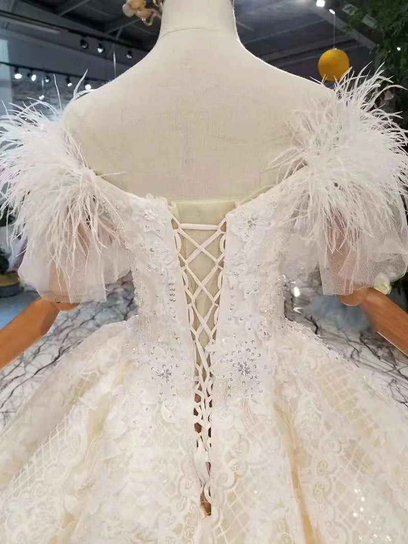 

LS11030 Ostrich feather wedding dress 11.11 off the shoulder short sleeve ball gown hot selling lace wedding gown