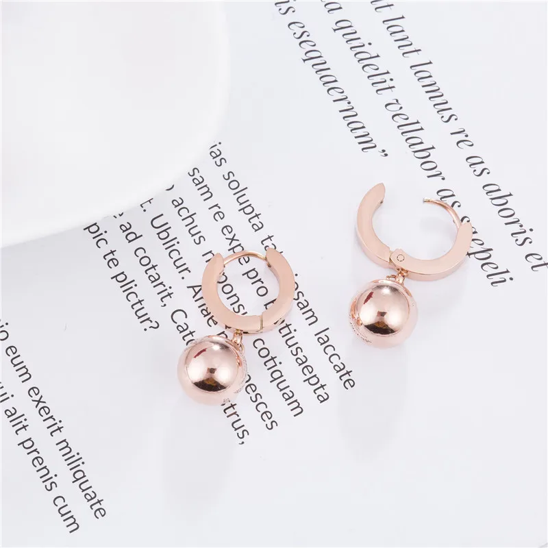 Геометрические шпильки из титановой стали серьги-гвоздики со стальным шариком