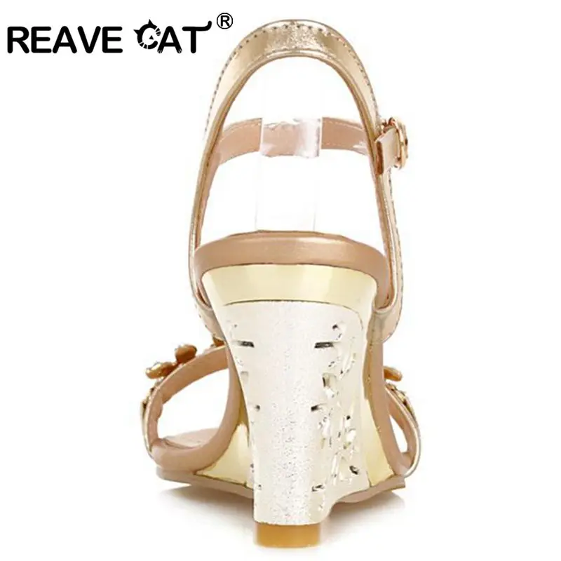 Женские босоножки на танкетке REAVE CAT новые модные блестящие серебристого и