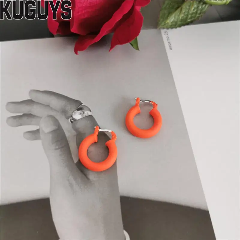 KUGUYS высокое качество 5 цветов Неоновые Круглые серьги-кольца для женщин модные ювелирные изделия матовые металлические серьги модные вечерние аксессуары