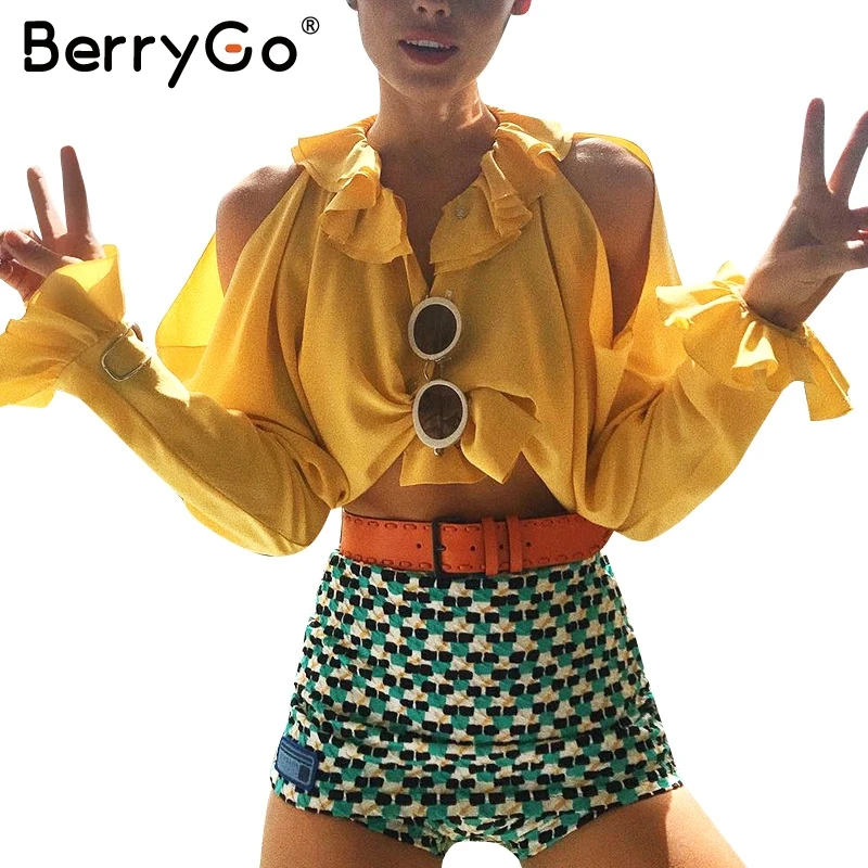 Женская блузка с открытыми плечами BerryGo многоярусная Блузка оборками на