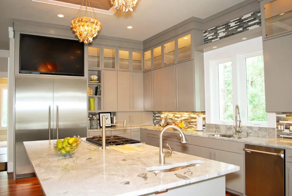 Традиционный однотонный деревянный кухонный шкаф белого цвета на заказ