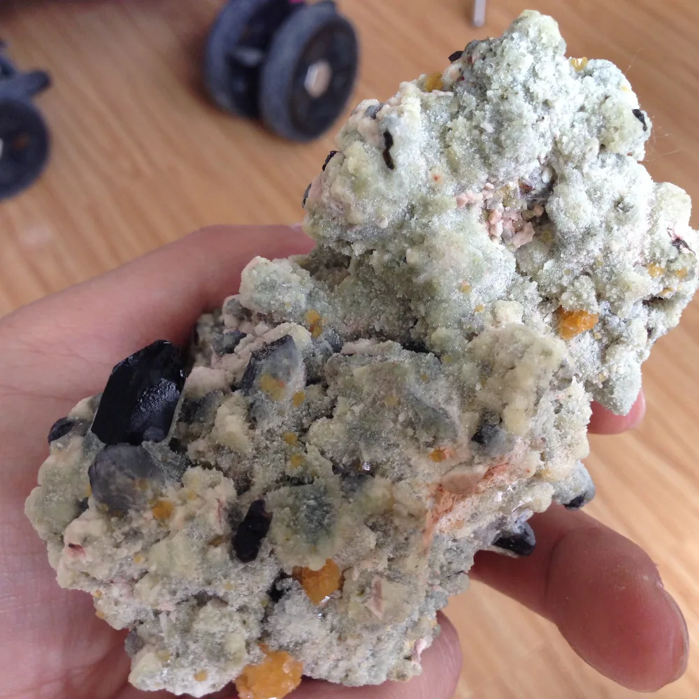 356 г натуральный черный кристалл и feldspar смешанный кластер образцы минералов