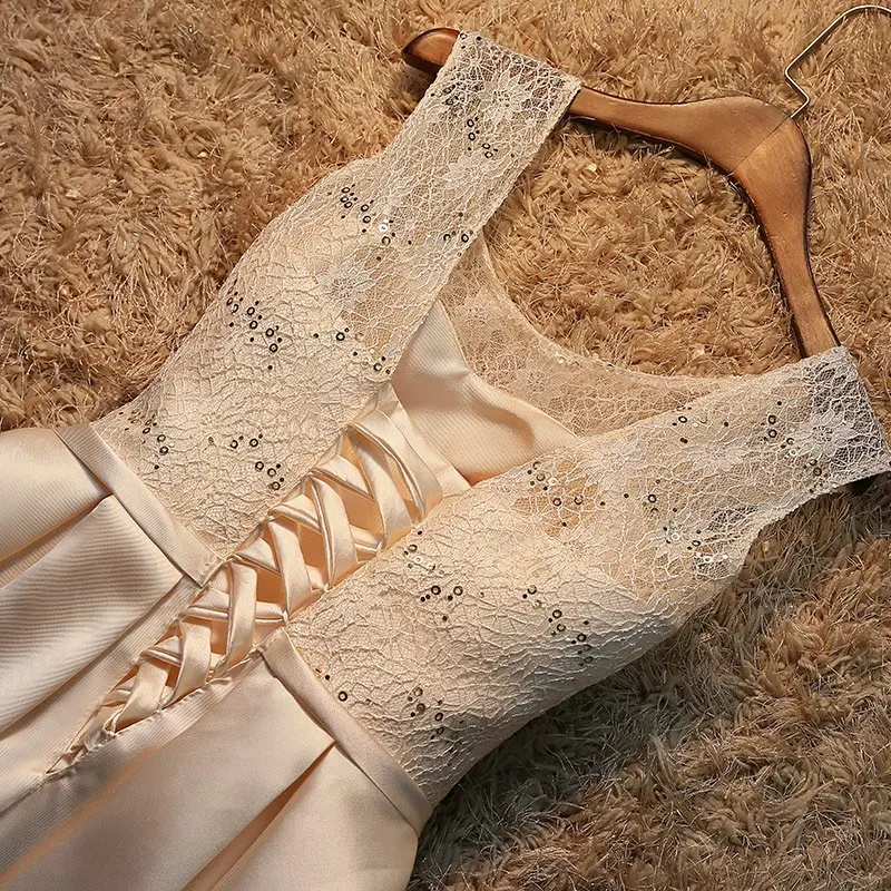 Атласное вечернее платье