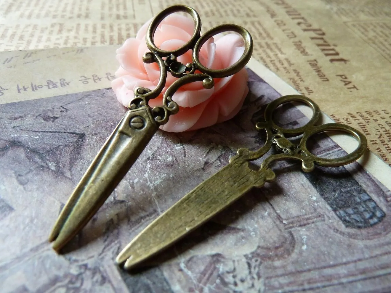 

Wholesale DIY accessories Diy accessories vintage bronze alloy big scissors c149 25x60mm free shipping