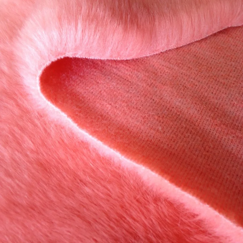 Трикотажная ткань из кроличьей шерсти 6 букв. Фактурное трикотажное полотно. Ламинированный мех. Мех синтетика. Фактурное трикотажное полотно.