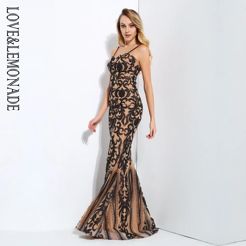 Длинное платье LOVE &amp LEMONADE с треугольным вырезом и геометрическим узором