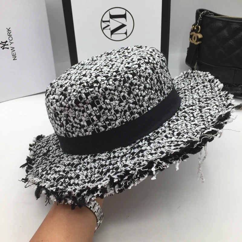 Fashion flat-topped hat black and white knitting small letters fashion tassel wide brim British vantrend men women |