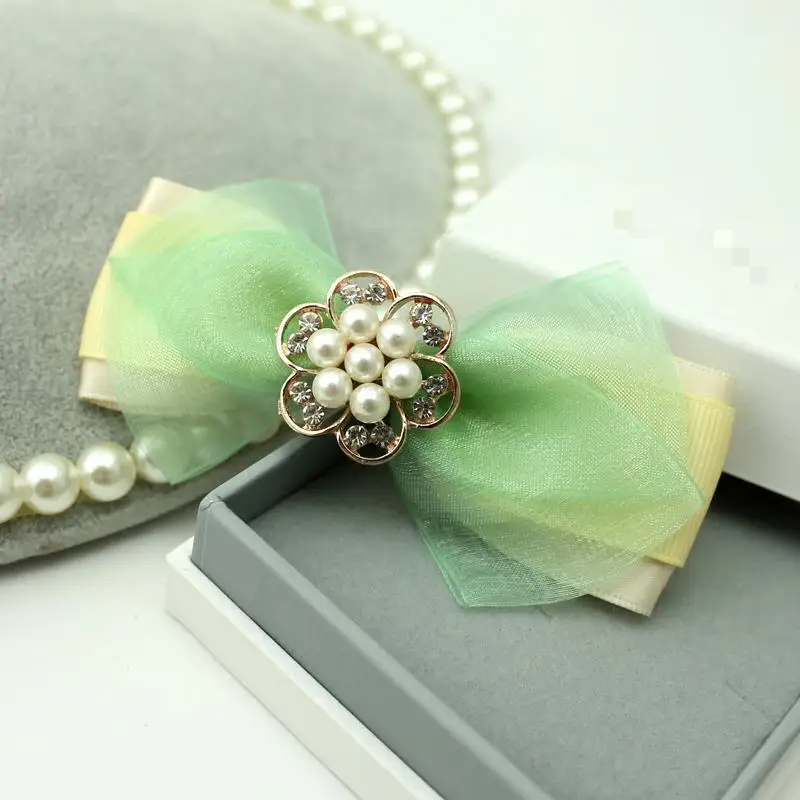 Заколка для волос женская с цветком и жемчугом синего цвета