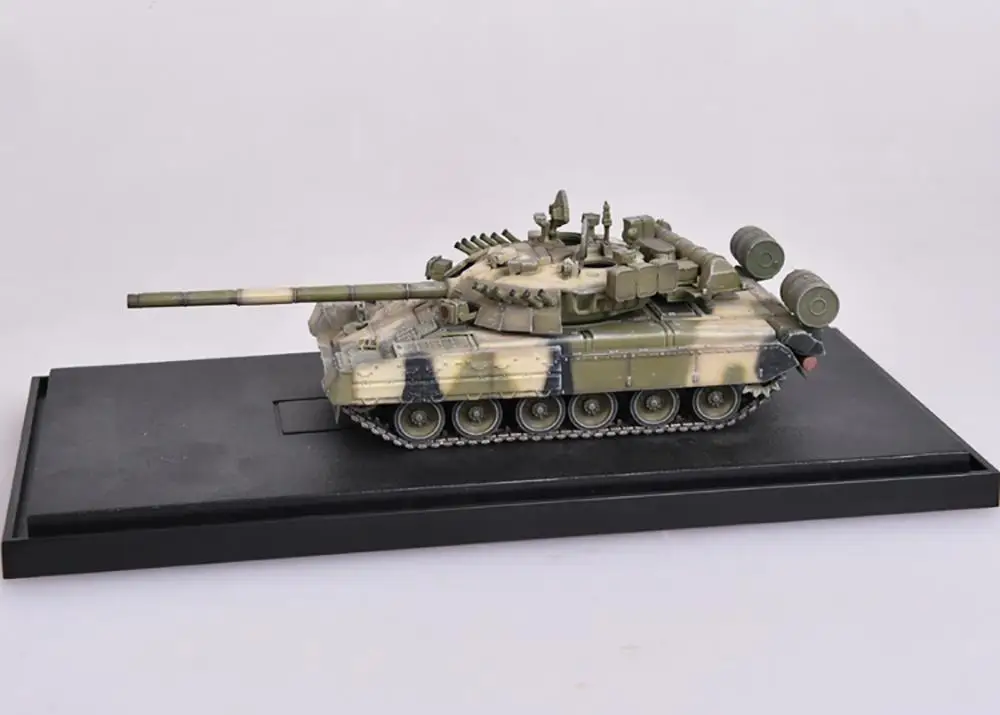 Сборная модель боевого танка для T-80UK русской армии 1/72 |