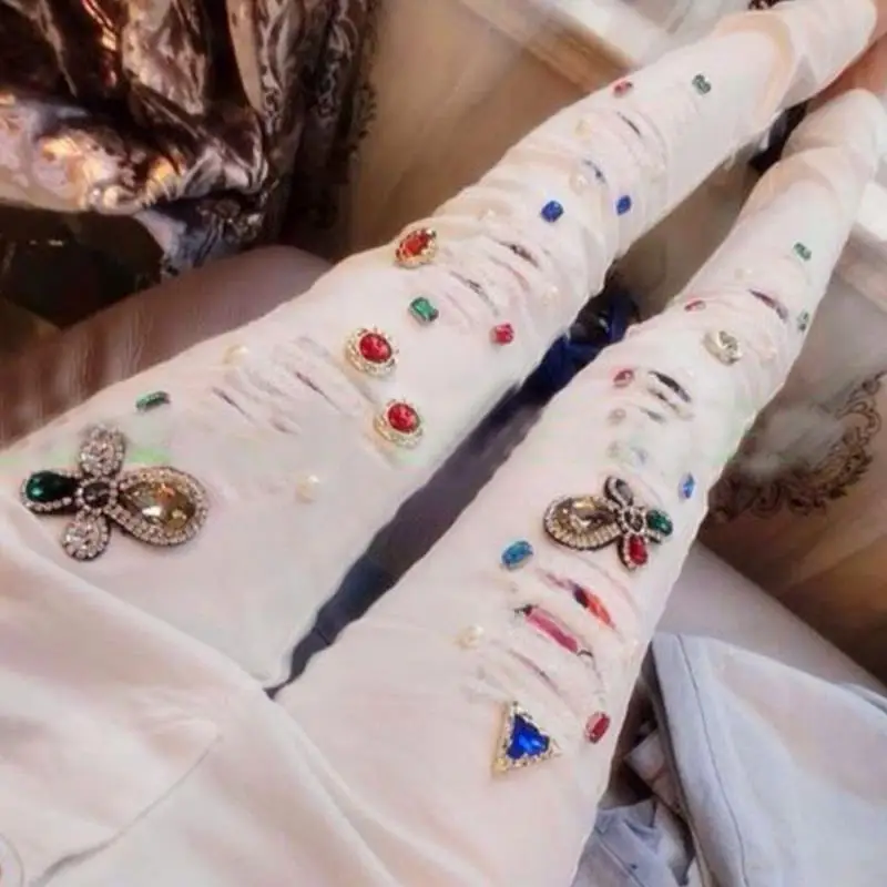 Женские повседневные брюки-карандаш белые джинсы с дырками и бусинами