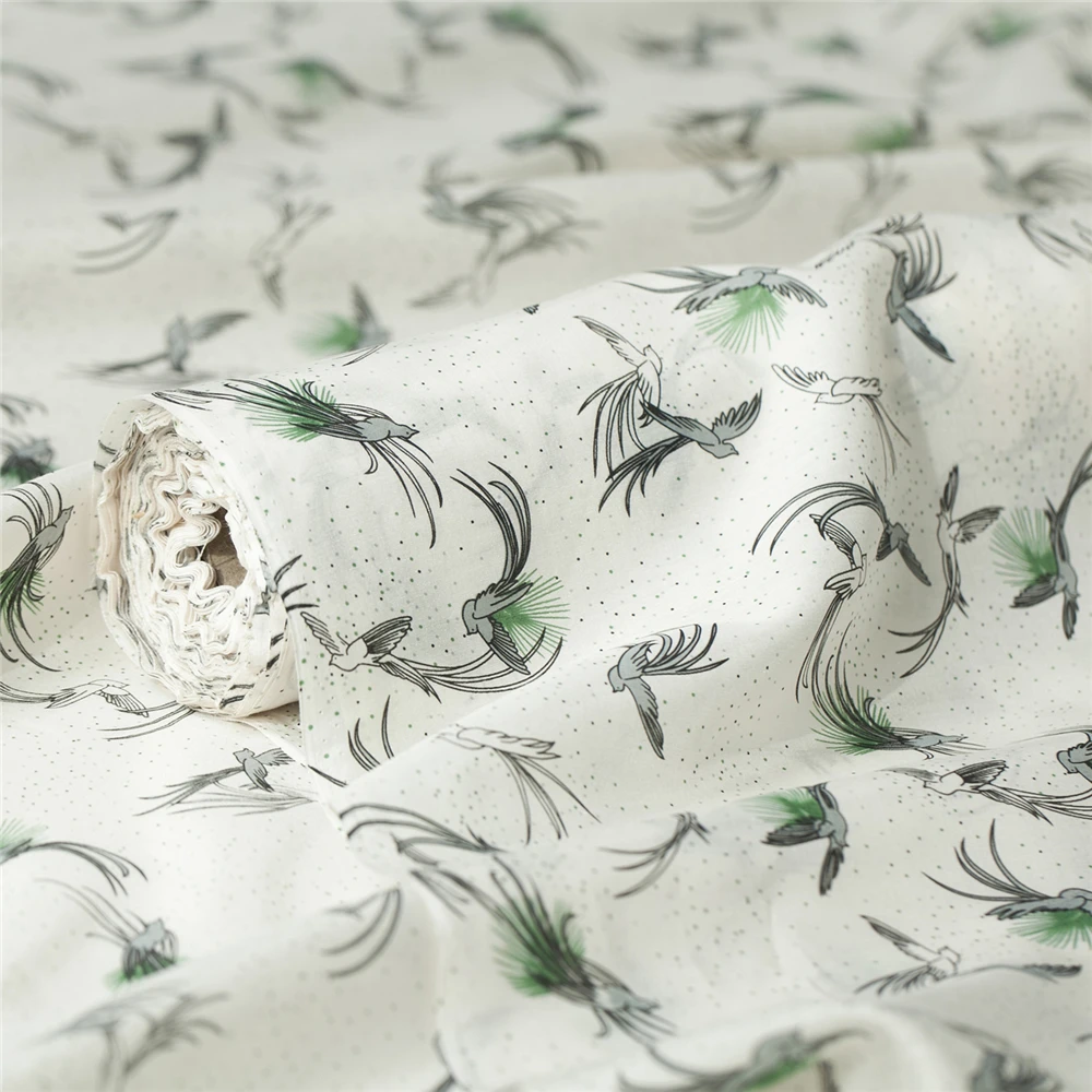 Принт с животными Ласточка/птицы и мини-горошек смесь из шелка хлопка ткань шитье