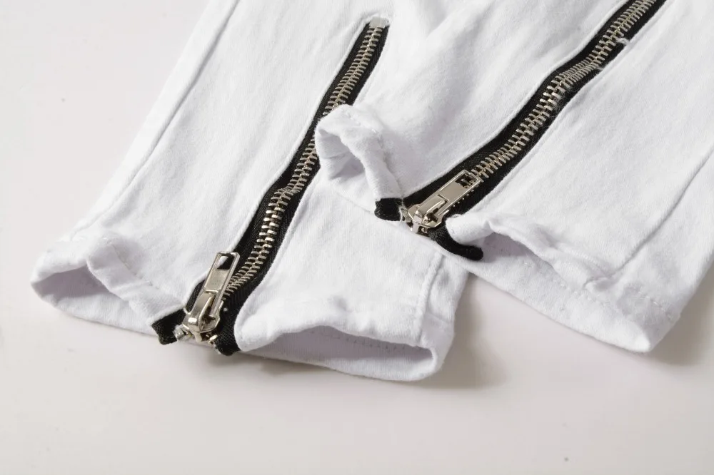 Супероблегающие джинсы для мужчин Стрейчевые белые рваные байкерские до колена