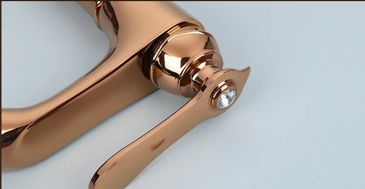 Бесплатная доставка Акция розовое золото кран для ванной комнаты с бортиком