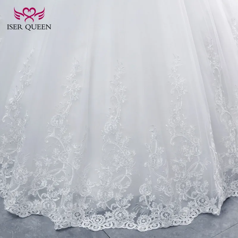 Свадебное платье с вышивкой трапециевидной формы длинными рукавами и круглым