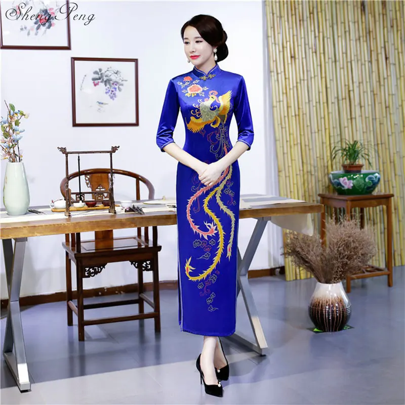 Красный китайское традиционное платье Женская шелковый атлас Cheongsam Винтаж Qipao Лето Половина рукава длинное цветок плюс размеры V1428 - Цвет: 2