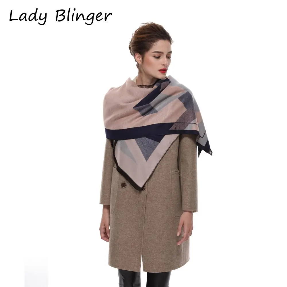 Женская накидка с геометрическим рисунком мягкая розовая и серая принтом