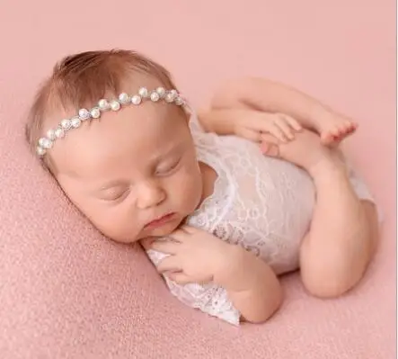 Модный кружевной комбинезон для новорожденных Одежда малышей Цвет черный белый