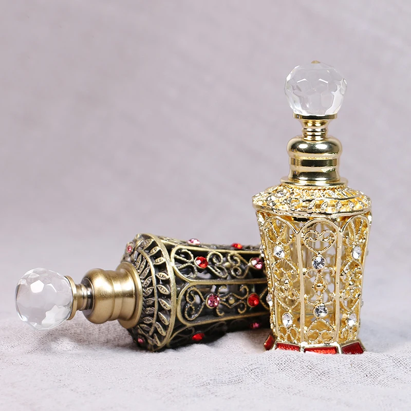 Vintage antik pirinç altın kaplama kırmızı el emaye ve Rhinestones mücevherli Metal cam parfüm yağı şişesi 8ml kristal kapaklı