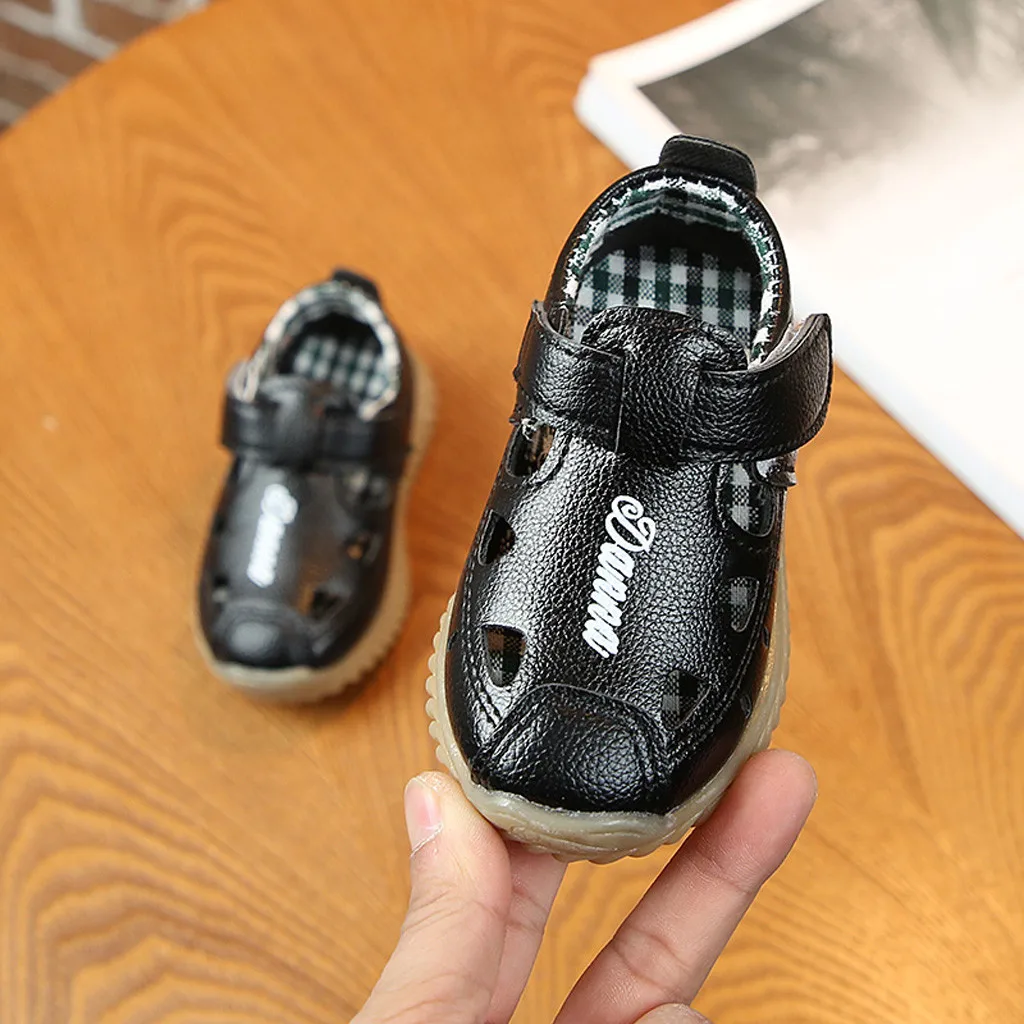 Пляжные сандалии для маленьких мальчиков; кроссовки для детей; zapatillas bebe deportiva; повседневные тонкие туфли с надписью; tenis infantil