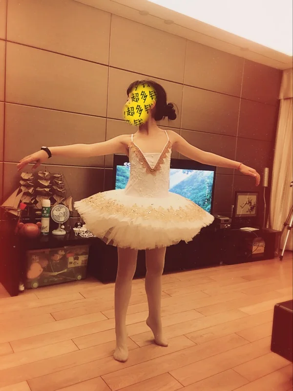 Женская классическая балетная пачка для выступлений или соревнований